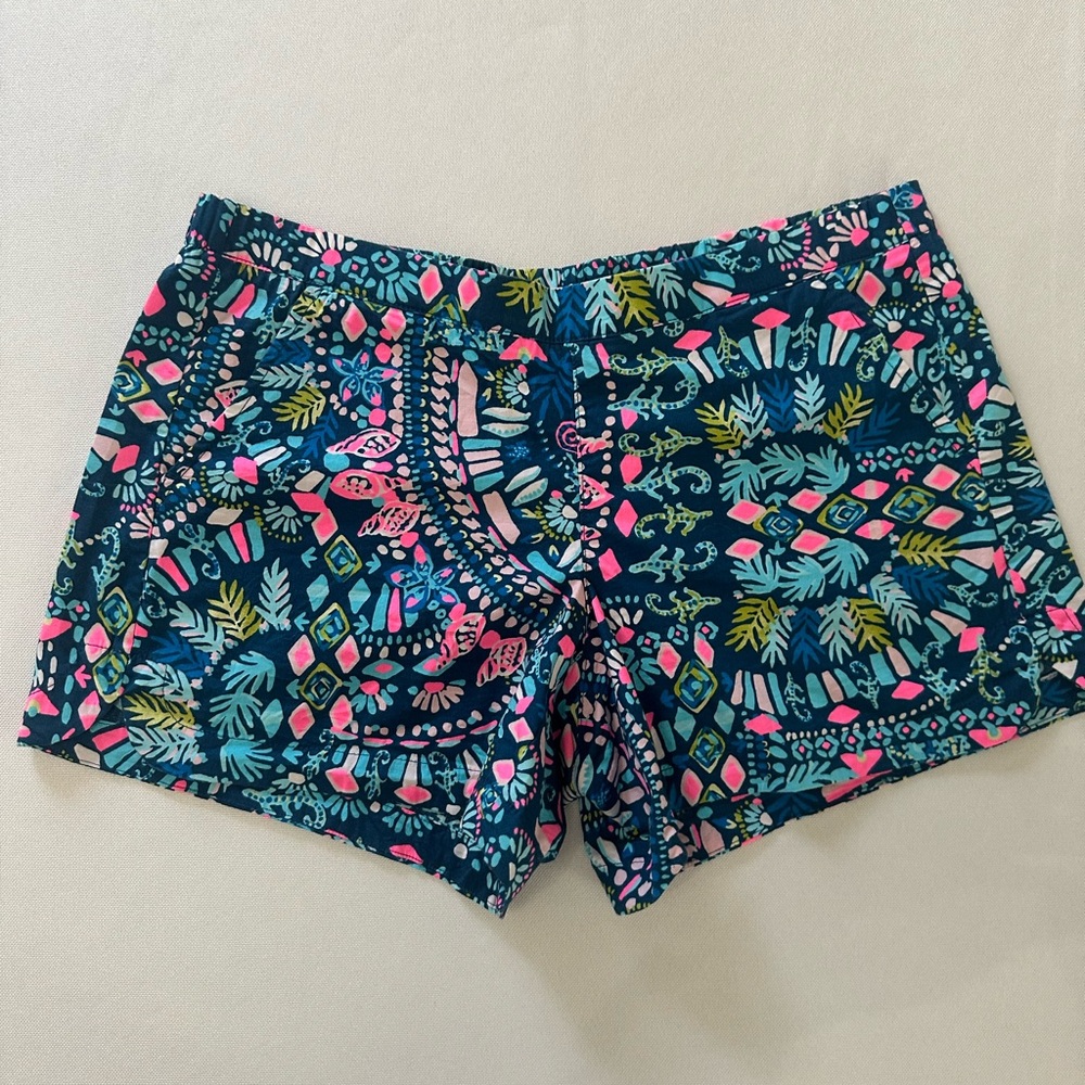 Lilly Pulitzer Ocean View Glow & Flow Shorts - Medium